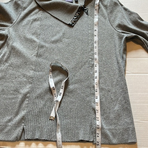 Rafaella-XL-gray-long sleeve sweater with faux leather trim, rib detailing top. - Picture 11 of 12